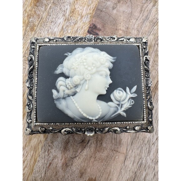 Westland Co. Cameo Music Box Lady Rose Rectangle Black White Japan Works Gold - Picture 1 of 7